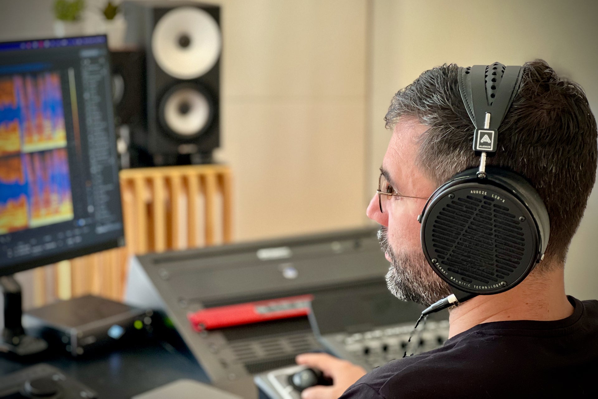 Audeze interviews mixing and mastering engineer Stefano Pizzaia
